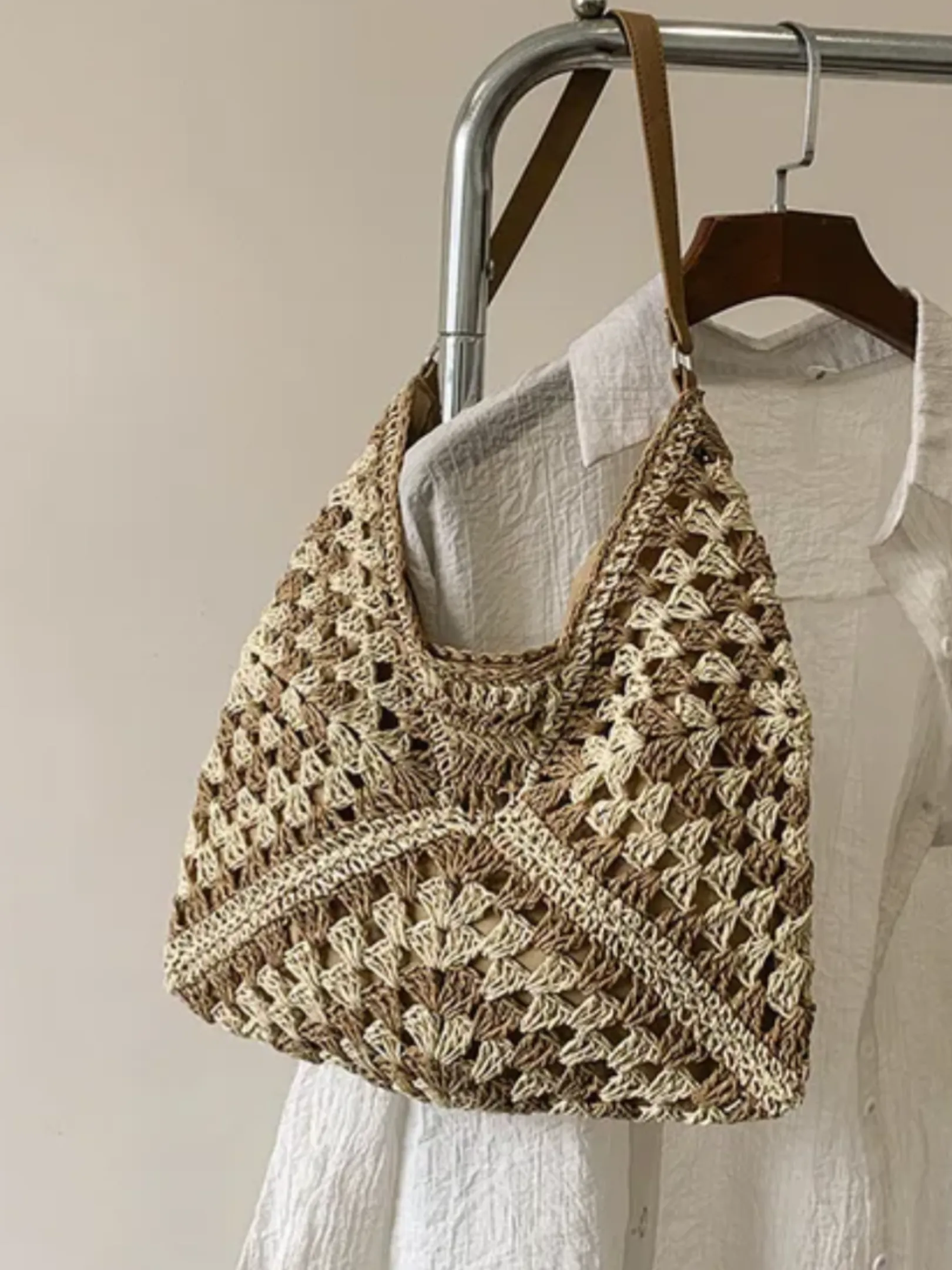 Woman’s Straw Tote Bag Brown/Natural or Blk/Natural